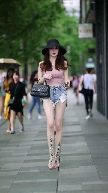 爆料街拍美女图片视频在线观看,美女瞬间，尽在指尖流转