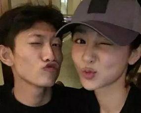 最新爆料娱乐圈恋情,当红明星甜蜜牵手，恋情细节引热议  第2张